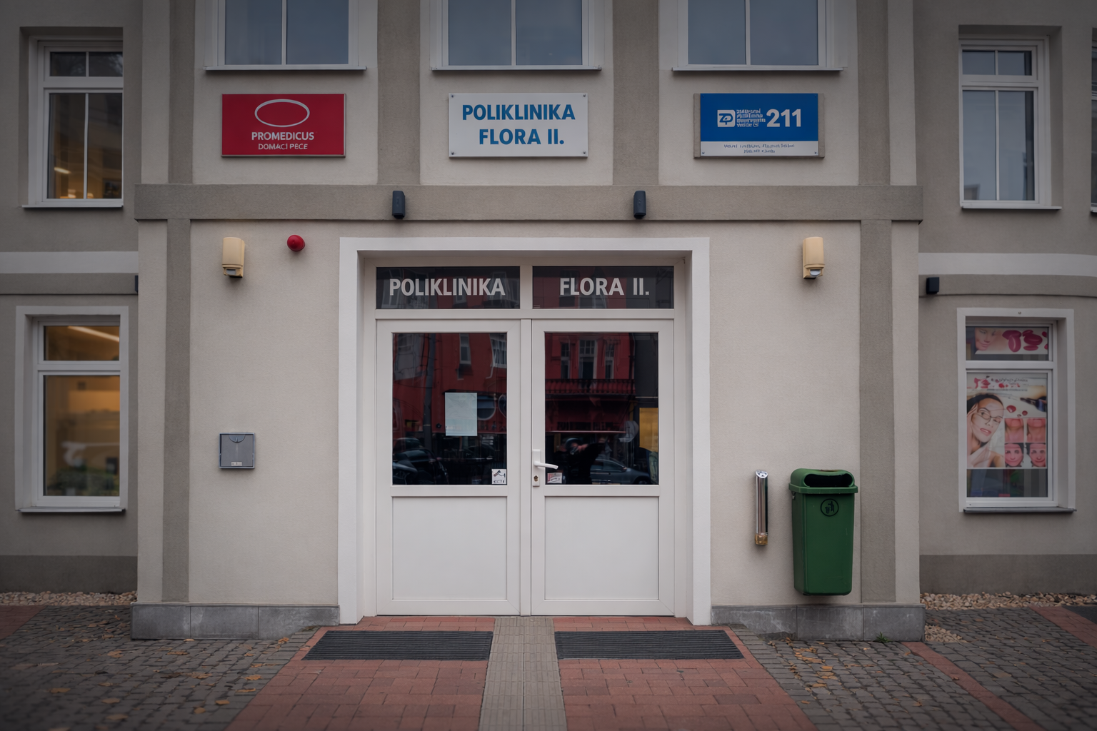 Vstup do Polikliniky FLORA II v Chebu